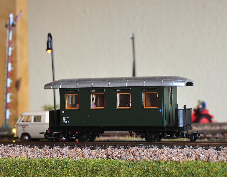 Liliput Haubendachwagen 3675